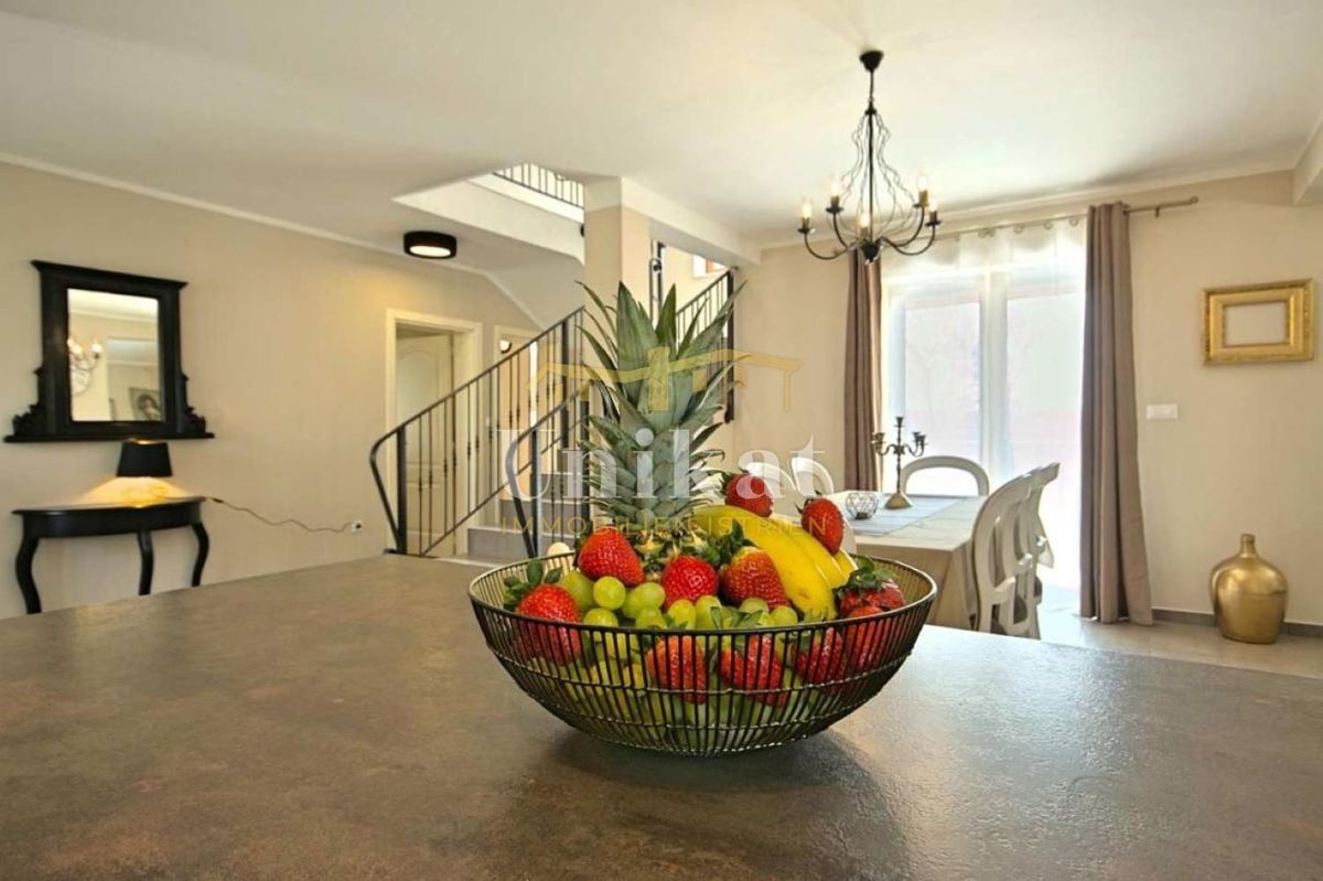 Casa con piscina vicino a Poreč